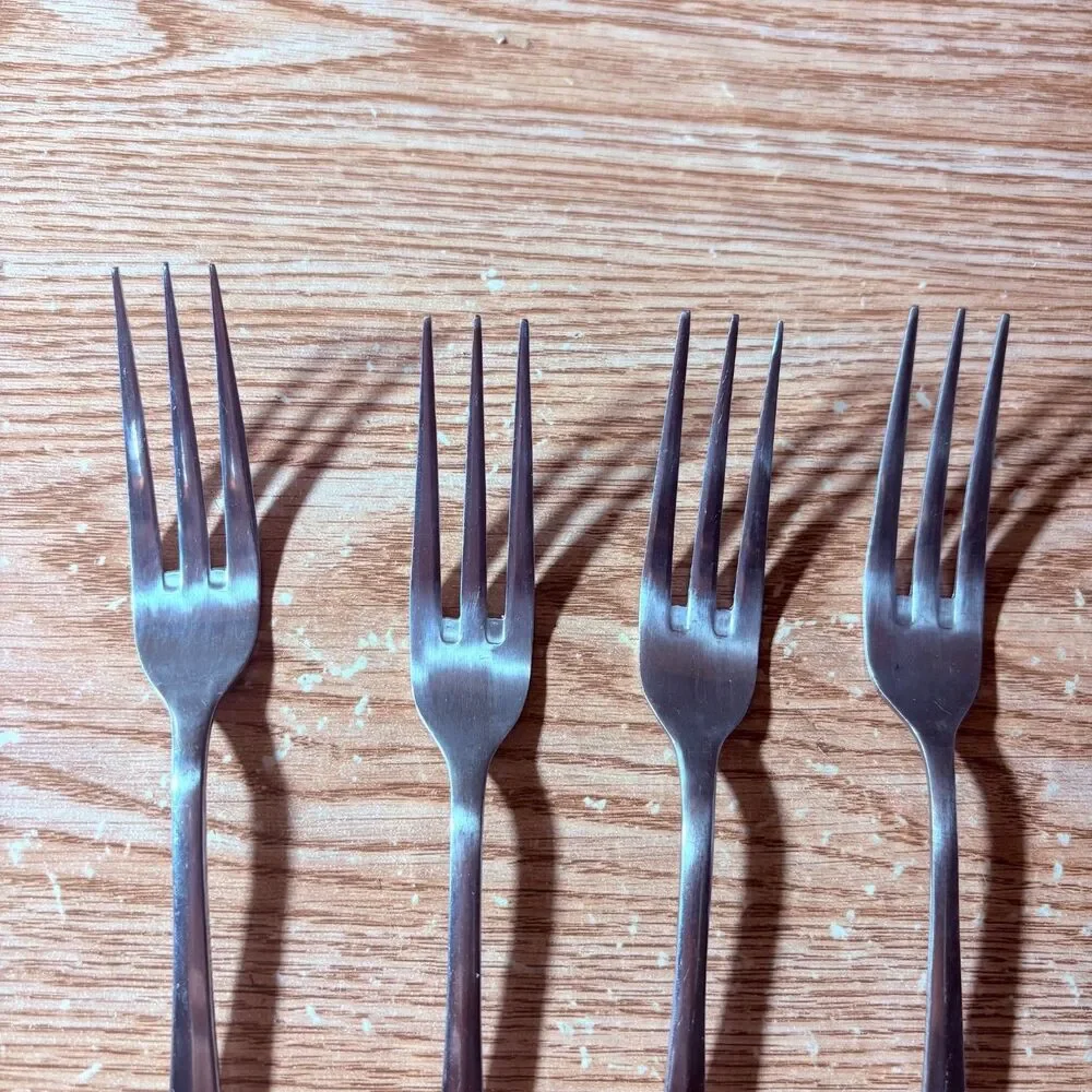 4 Northland Oneida Post Road Stainless Dinner Forks Korea #10